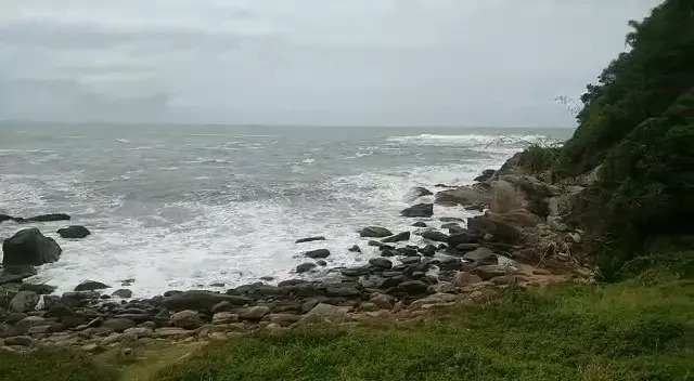 Corpo encontrado em São Francisco do Sul pode ser de pescador desaparecido em Bombinhas