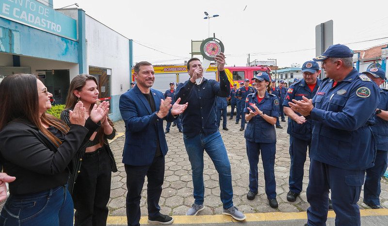 Penha – Bombeiros Militar recebe do Governo Estadual novo caminhão de Auto Bomba Tanque e Resgate