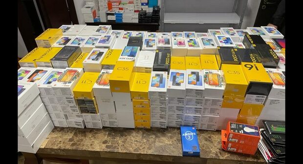 Operação Chamada de Voz - Polícia Federal apreende mais de 300 celulares importados em Joinville