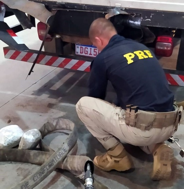 Na BR-101 - “Supermaconha” é localizada em fundo falso de caminhão em Porto Belo