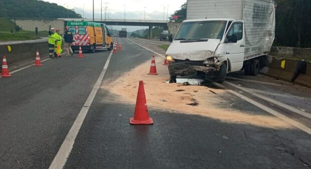 Na BR-101 – Motorista morre em acidente entre caminhão e carreta na BR-101, em Araquari