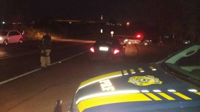 Cavalo de Pau – Bandidos atropelam policial rodoviário federal e um deles é ferido durante perseguição policial em Barra Velha