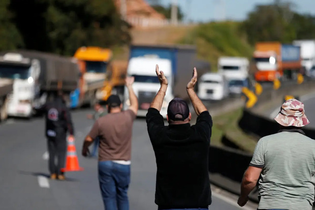 SC tem 18 pontos de interdição por conta de manifestações políticas em rodovias federais
