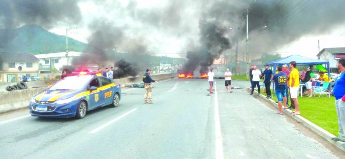 Decisão Judicial - STF ordena que manifestantes liberem imediatamente as rodovias do Brasil