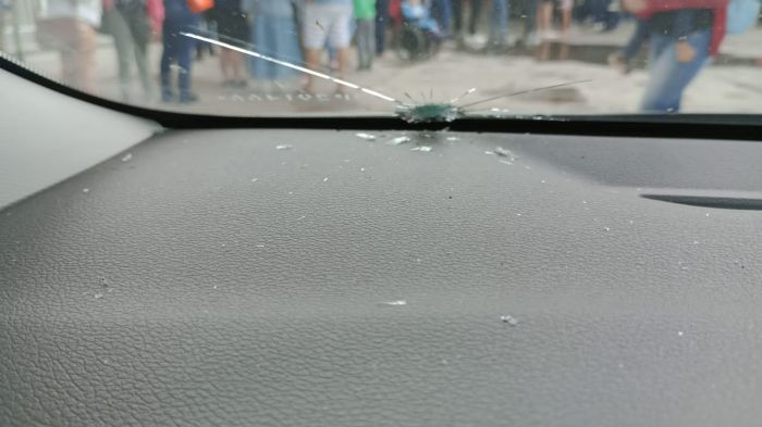 Protestos? Carro da Saúde de Balneário Piçarras é apedrejado por manifestantes na BR-101 em Biguaçu