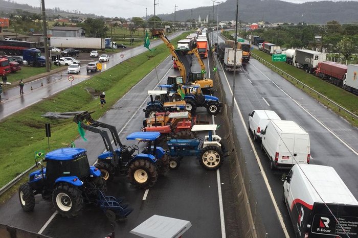Manifestação - Rodovias de SC permanecem com 78 pontos de interdição e 17 foram desbloqueadas