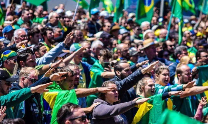 Protestos - MP diz que gesto em ato de protesto em SC não teve intenção de apologia ao nazismo