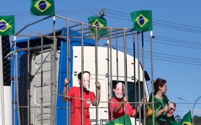 Balneário Camboriú - MP vai investigar crianças trancadas “em cela” durante manifestação na BR-101