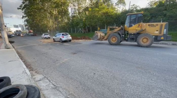 Itajaí - Polícia Militar dá fim a bloqueio nas distribuidoras de combustível do Rio do Meio