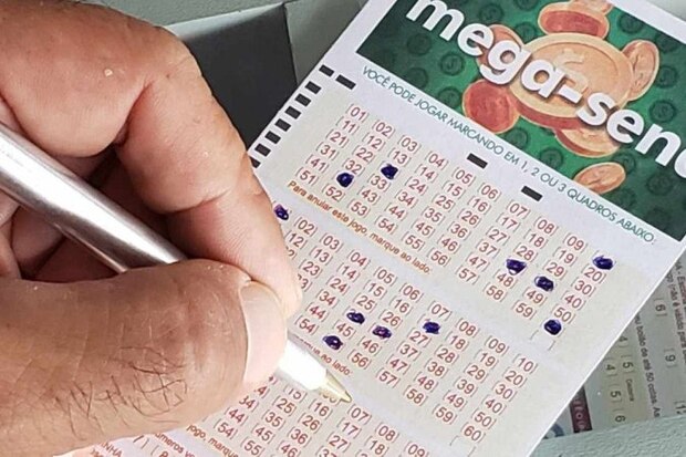 Sortudos - Três catarinenses faturam bolada após acertar a quina números na Mega-Sena