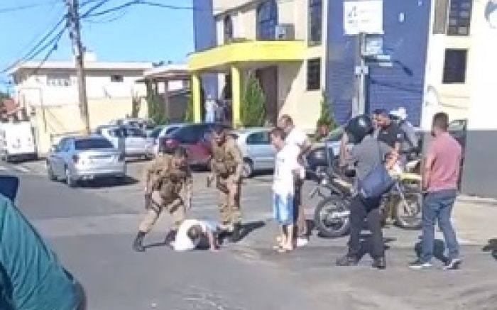 Apressadinho - PM prende homem que atirou em caminhoneiro no bairro Nova Brasília