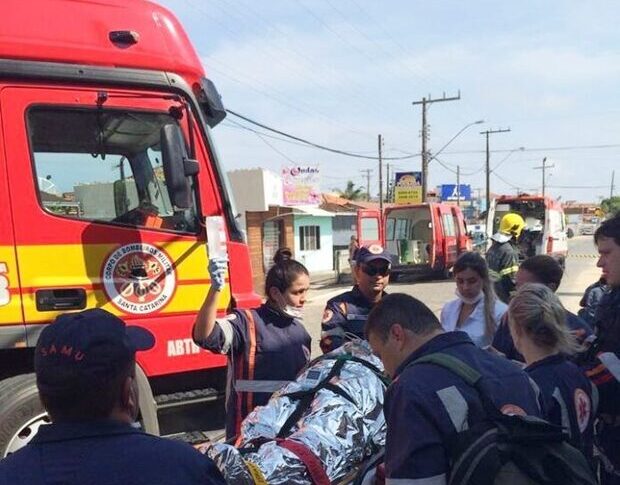 Penha – Caminhão bate em escada e homem cai de aproximadamente 10 metros de altura