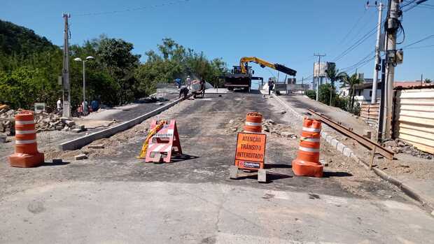Penha - Ponte do Rio Gravatá começa a ser asfaltada e a conclusão dos trabalhos deve acontecer amanhã