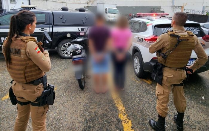 Itajaí - Preso casal que estava com Biz roubada em Barra Velha