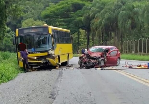 Na BR-280 - Motorista morre após colisão com ônibus em São Francisco do Sul