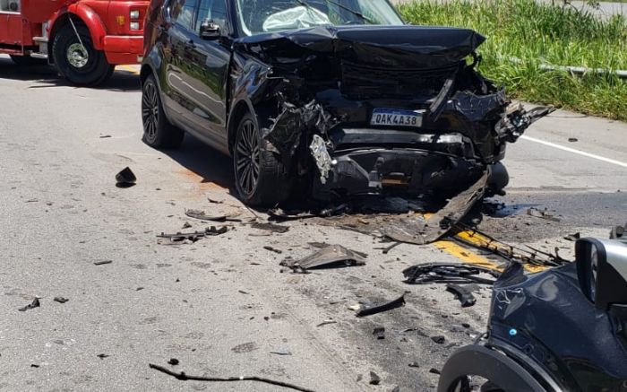 Ilhota - Acidente entre dois carros coloca cinco pessoas no hospital
