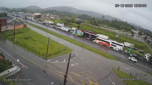 Penha - Incêndio na Transportes Bendini atingiu galpão com produto usado no tratamento de piscinas