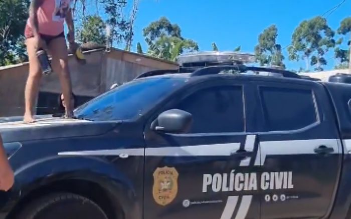 Balneário Piçarras - Família é presa por desacato e ameaça durante operação conta furtos de fios elétricos no bairro Itacolomi