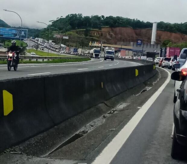 Panorama das Rodovias - Fila gigante atravessa Itapema, Porto Belo e chega a Tijucas
