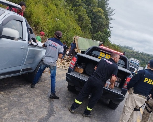 Não era pra gelar – PRF emite nota afirmando que desmente boatos que agentes saquearam carga de cerveja