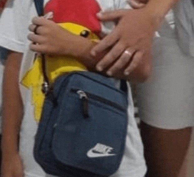 Penha – Menino autista tem bolsa que ganhou no Natal furtada por mulher no bairro Armação