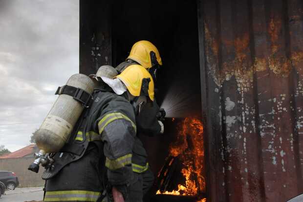 Balneário Piçarras – Casa é destruída por incêndio no bairro Santo Antônio