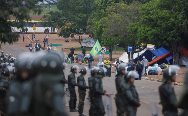 Alexandre de Moraes determina dissolução de acampamentos em QGs pelo Brasil em até 24 horas