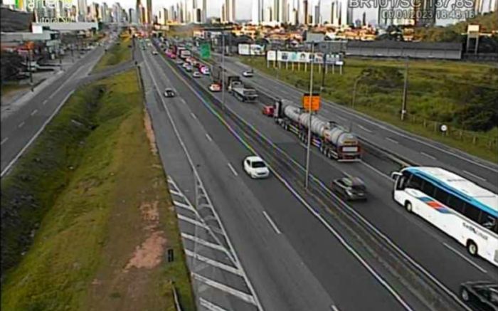 Atropelamento fatal - Pedestre morre atropelado na BR-101 em Balneário Camboriú