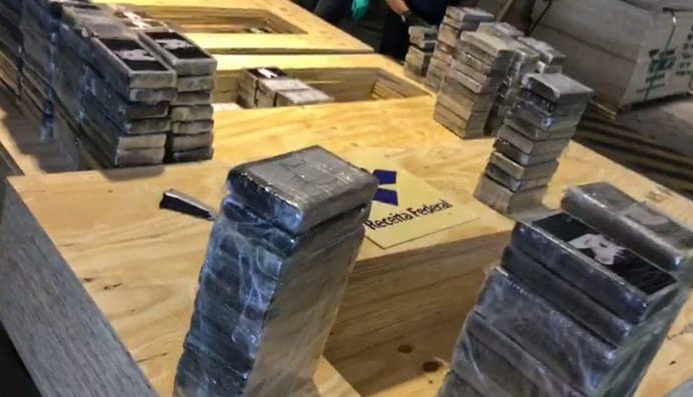 No Porto: Receita Federal apreende cerca de 650 quilos de cocaína escondida em carga de compensados de madeira em Itapoá