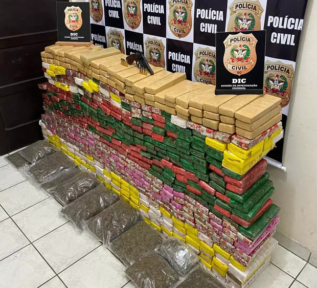 Tráfico de drogas – Dupla é presa com 350 quilos de maconha em Balneário Piçarras