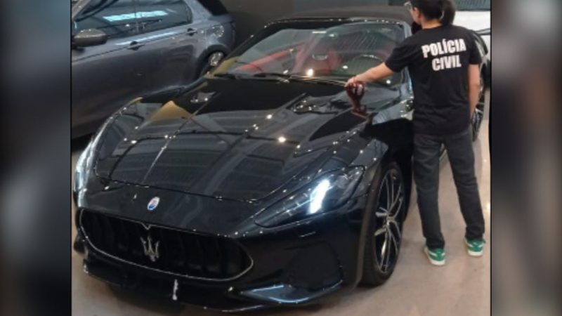 Maserati - Carro de luxo avaliado em R$ 1,6 milhão é apreendido em Itajaí