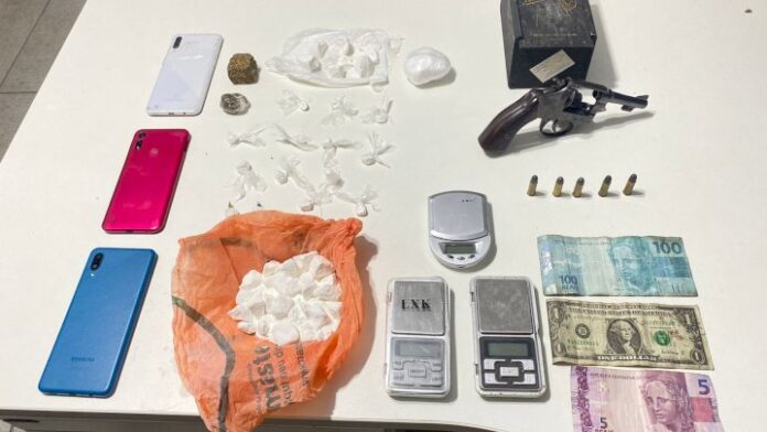 Penha – Trio de traficantes é preso no bairro Gravatá