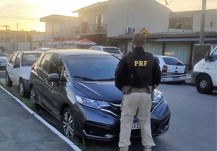Navegantes - PRF prende quadrilha na BR-101 e recupera veículo furtado em Itajaí