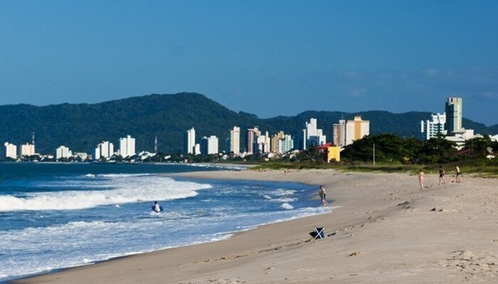 Susto - Menino cai de prancha e se afoga na praia das Palmeiras em Balneário Piçarras