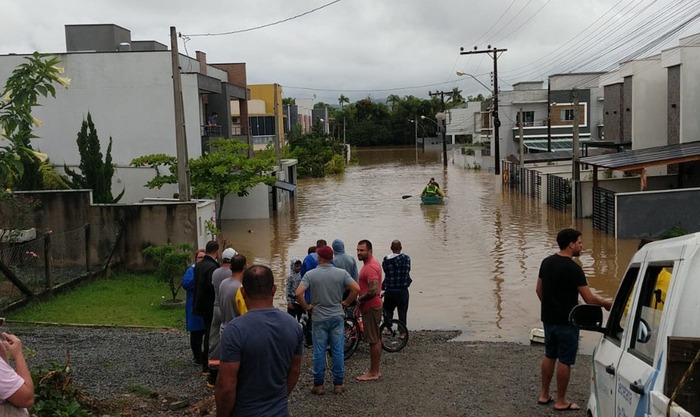 Se Liga - Defesa Civil de Balneário Piçarras vai cadastrar famílias atingidas por chuvas para saque do FGTS