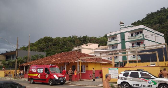 Ilhota – Acidente em dois veículos deixa adolescente de 16 anos preso às ferragens