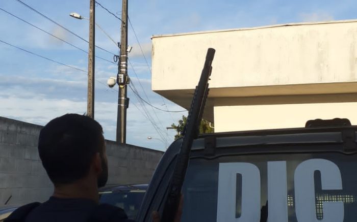 Camboriú - Polícia liberta mulher que era feita de refém com o filho pelo marido