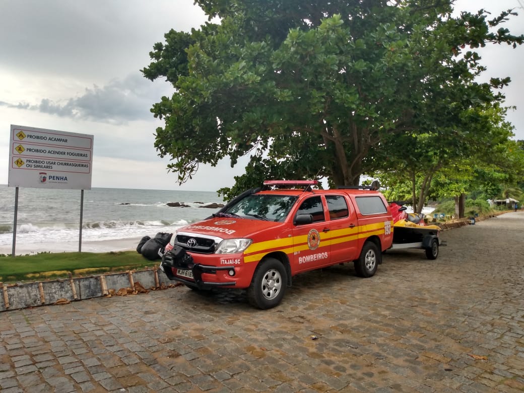 Penha: Retomadas as buscas do corpo do homem que morreu afogado na praia da Bacia da Vovó