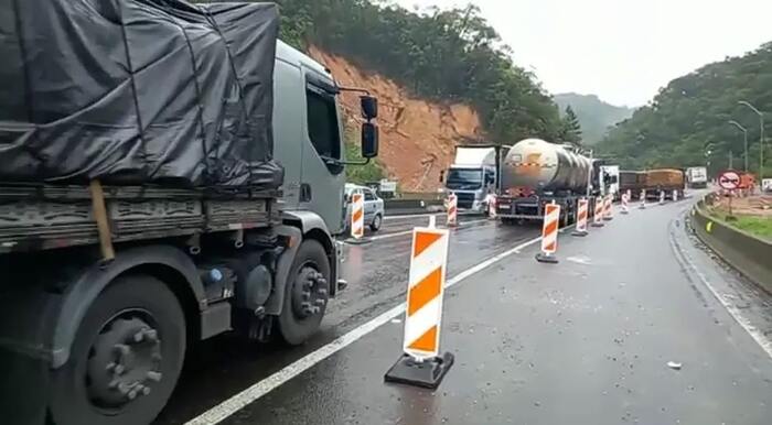 Se Liga - BR-376 terá restrição para veículos pesados durante o Carnaval entre PR e SC
