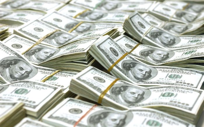 Quinteto rouba 300 mil dólares na Meia Praia