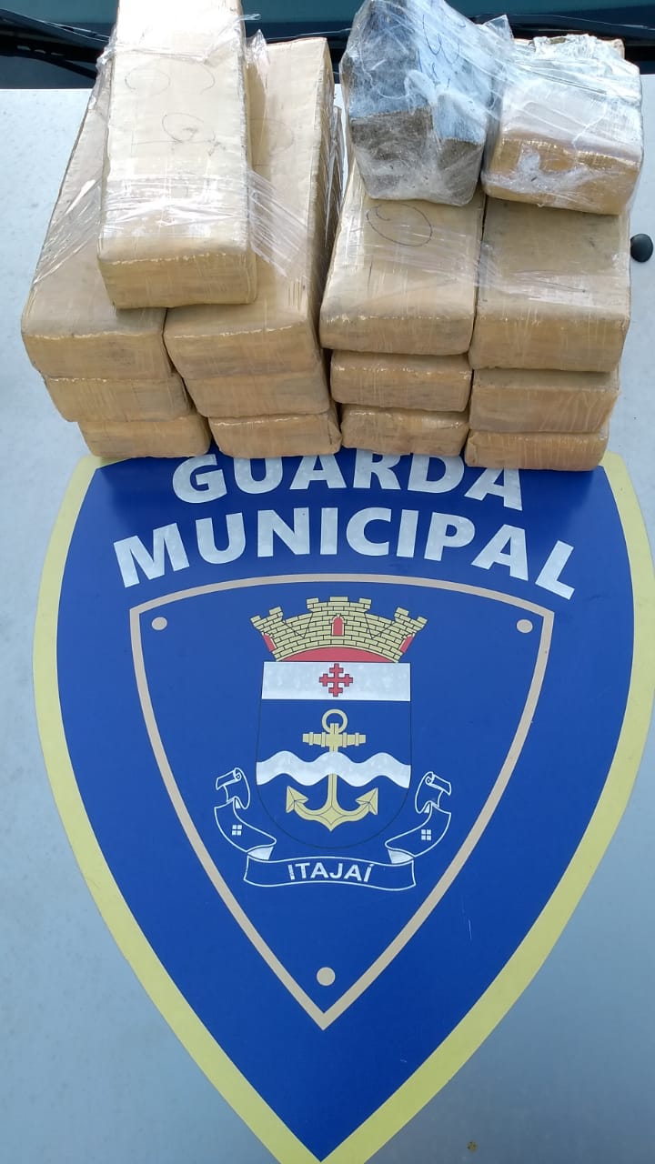 Itajaí: Trio é preso com 10 quilos de maconha no bairro Cidade Nova