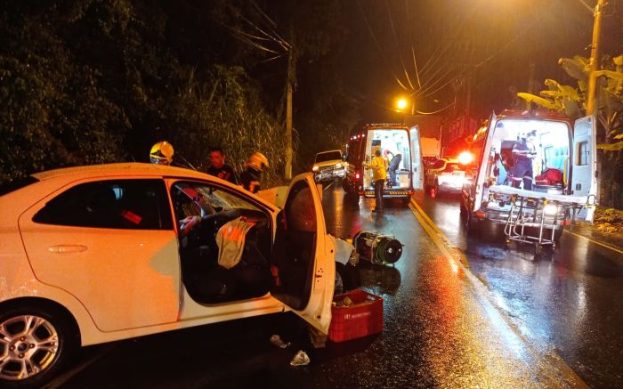 Bombinhas – Acidente no Morro de Bombas deixa vítimas presas às ferragens