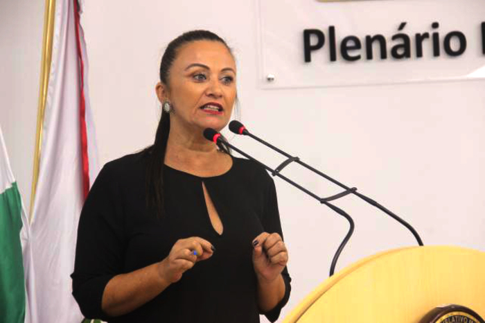 Penha - Vereadores aprovam por unanimidade a convocação da vice-prefeita e ex-secretária da Educação, Maria Juraci Alexandrino
