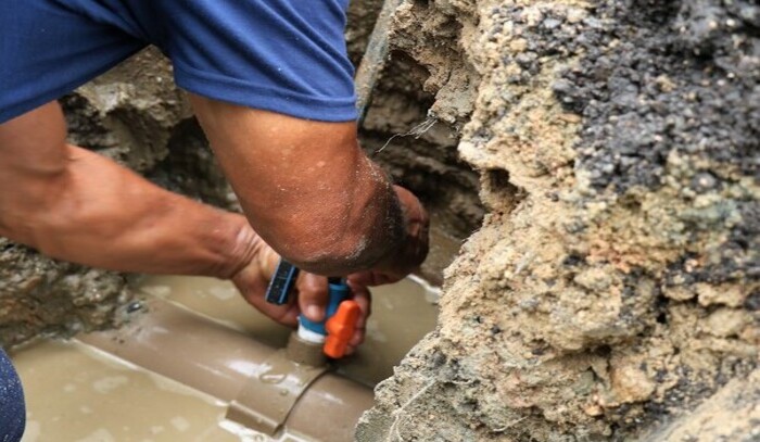 Penha - Vazamento em rede afeta o abastecimento de água nos bairros Centro, Gravatá e Armação em Penha