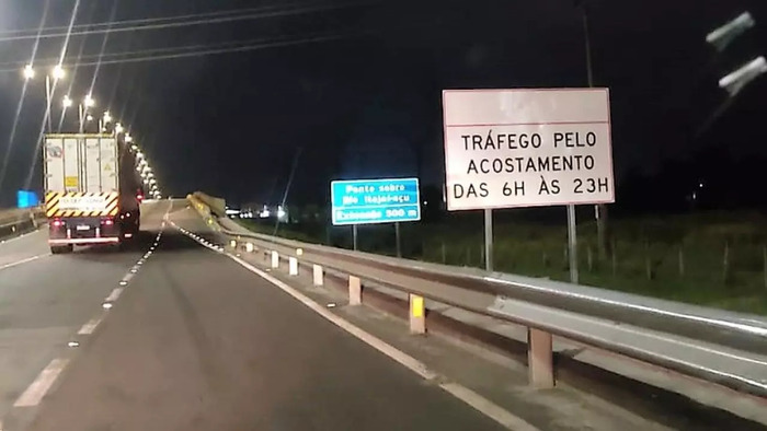 Navegantes/Itajaí - Sinalização é melhorada na ponte do rio Itajaí-açu pra que motoristas usem acostamento
