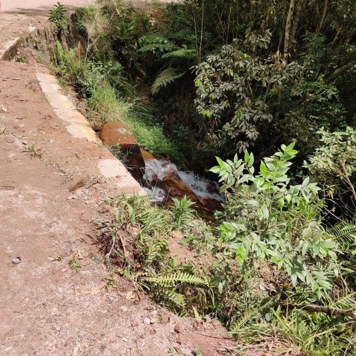 Gaspar Alto - Corpo de motociclista é encontrado pendurado pelos pés em cachoeira após acidente