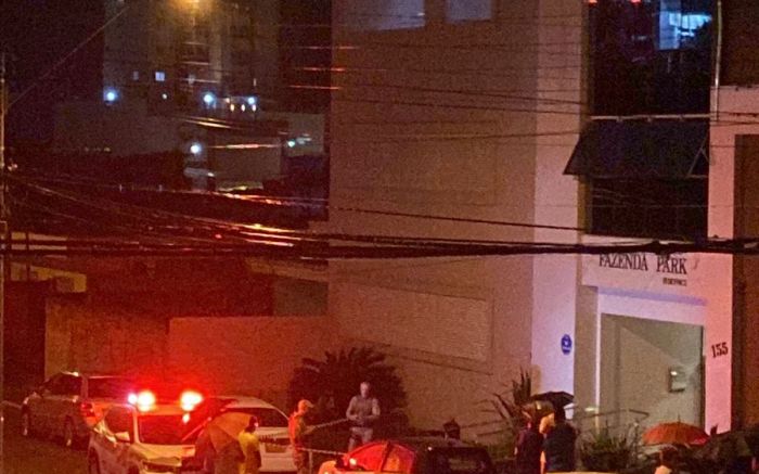 Itajaí – Jovem de 18 anos é executado na porta de prédio no bairro Fazenda