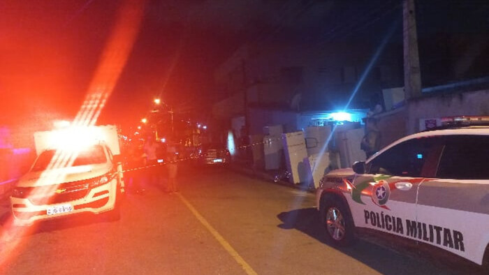 Itapema - Homem bêbado mata colega com quatro a facadas no bairro Morretes