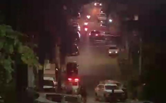 Camboriú - Homem surta e quebra janela de carro com golpe de facão 
