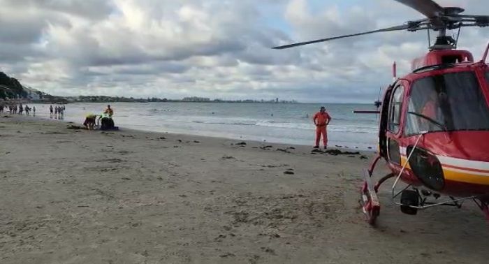 Barra Velha – Jovem é resgatado por helicóptero Arcanjo após se afogar na Praia do Grant